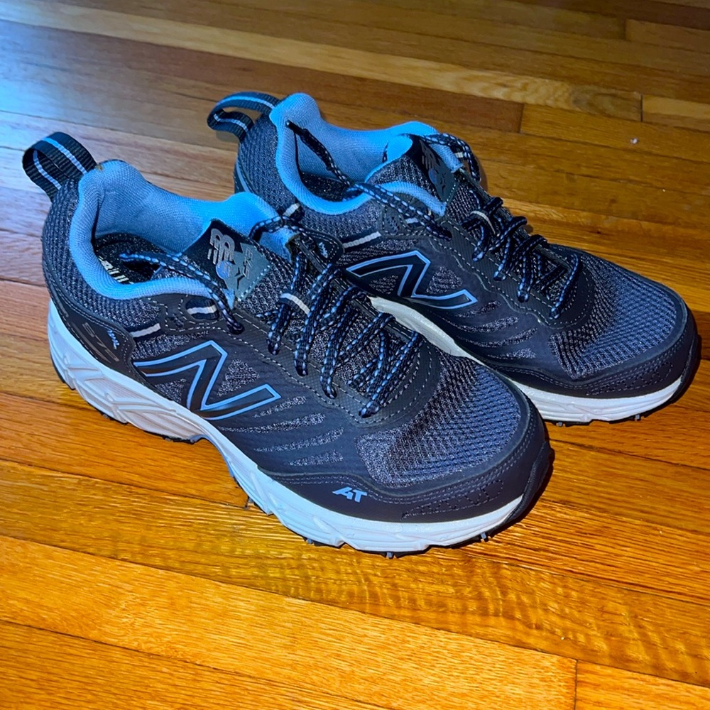 New Balance 573 V3 Trail Running Size 8 Women’s